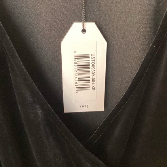 NWT Universal Standard Long Sleeve Velvet Surplice Neck Top - Black - Size 10-12 - Picture 7 of 8